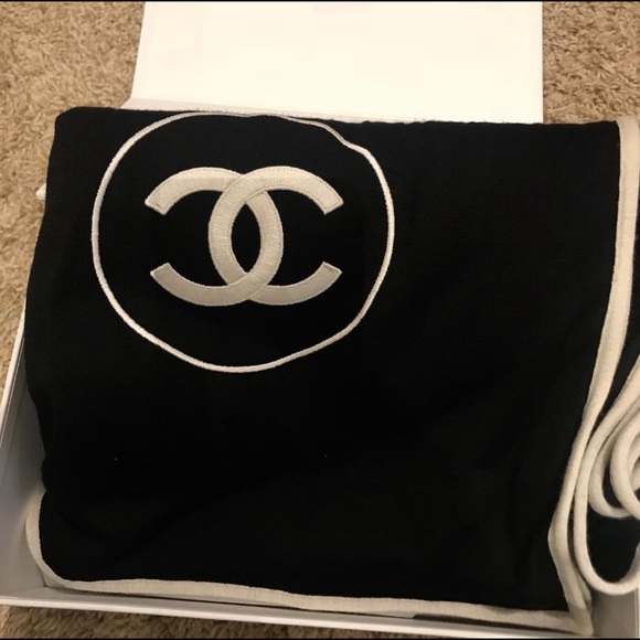 CHANEL BLACK/IVORY CC LOGO  stole/shawl/scarf/wrap - Picture 5 of 8